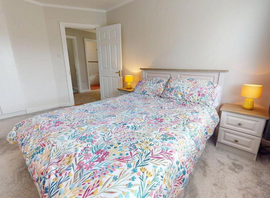 27 Lakeview, Castlebar, F23A243