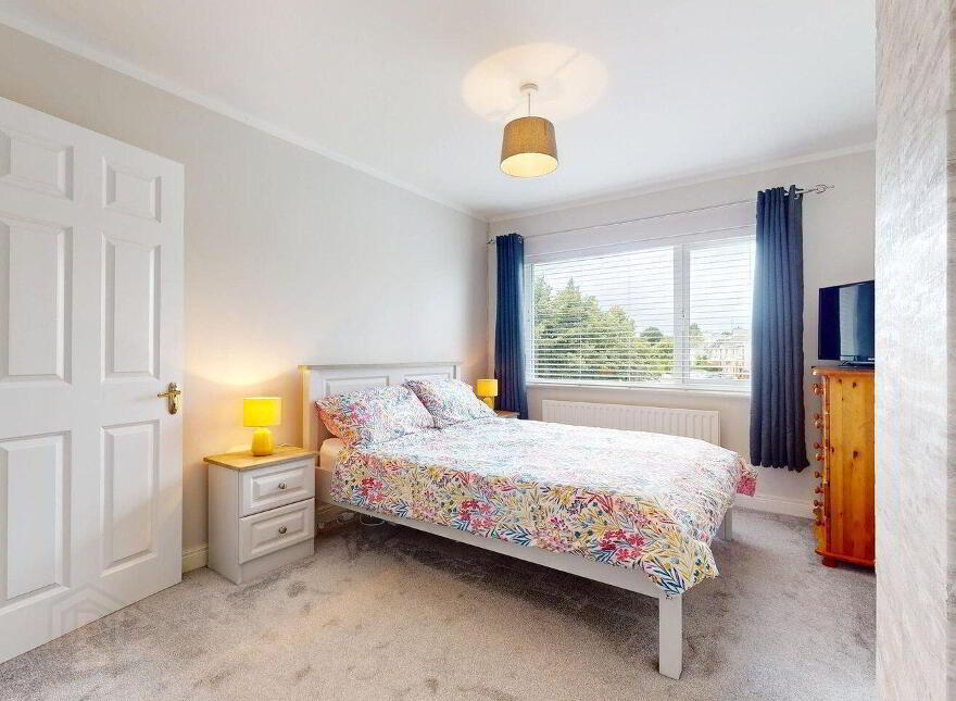 27 Lakeview, Castlebar, F23A243