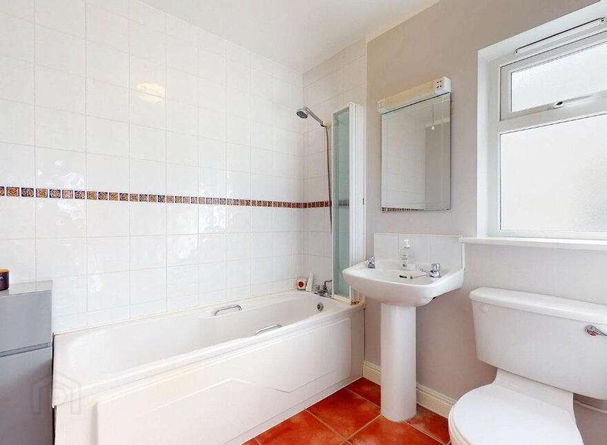 27 Lakeview, Castlebar, F23A243