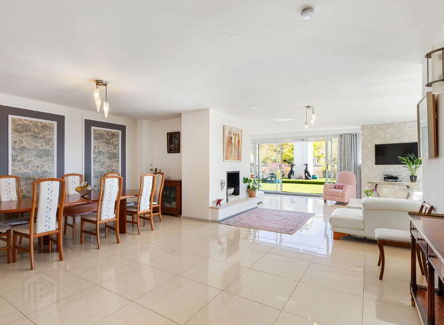 The Penthouse, No, 4 Killiney Hill Plaza, Killiney, A96XR62