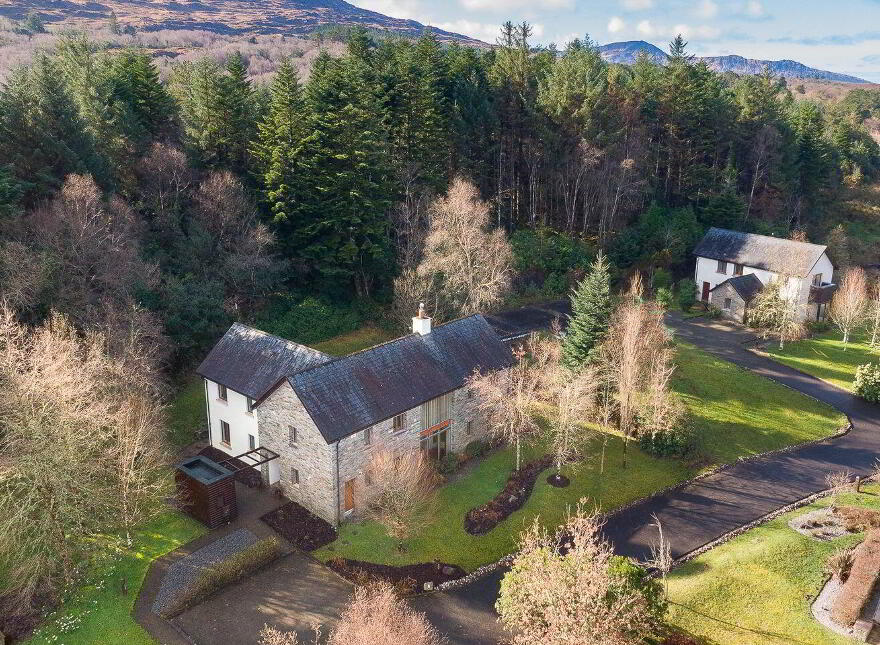 An Dún House, 6 Mountain View, Sheen Falls Country Club, Kenmare, V93XK85