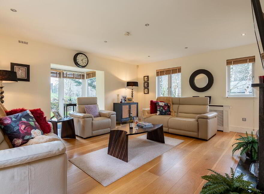 An Dún House, 6 Mountain View, Sheen Falls Country Club, Kenmare, V93XK85
