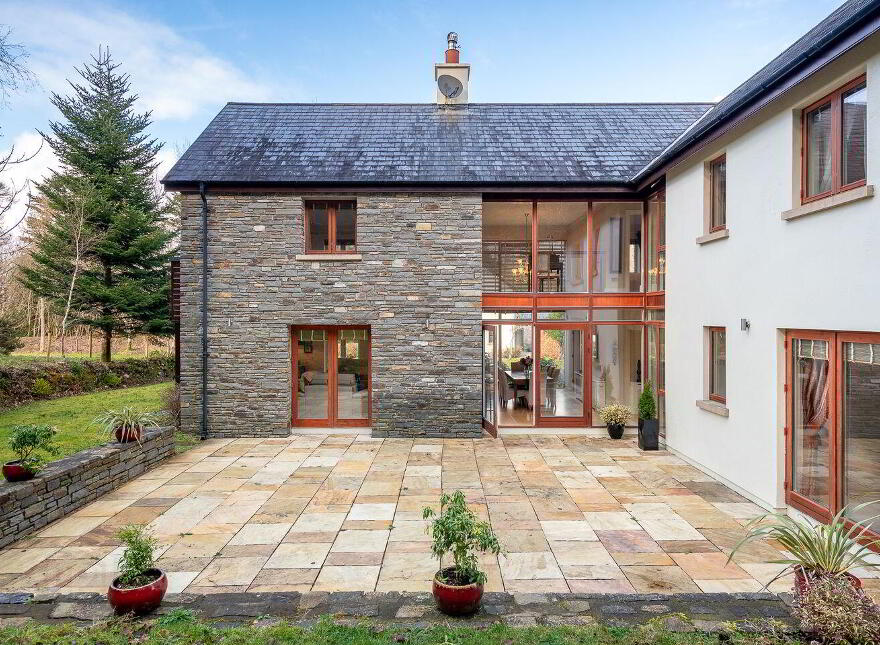 An Dún House, 6 Mountain View, Sheen Falls Country Club, Kenmare, V93XK85