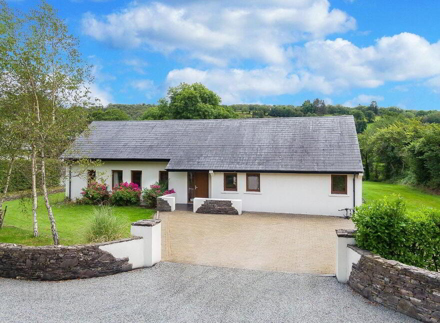 1 Cahir Lodges, Cahir, Tullig, V93W088