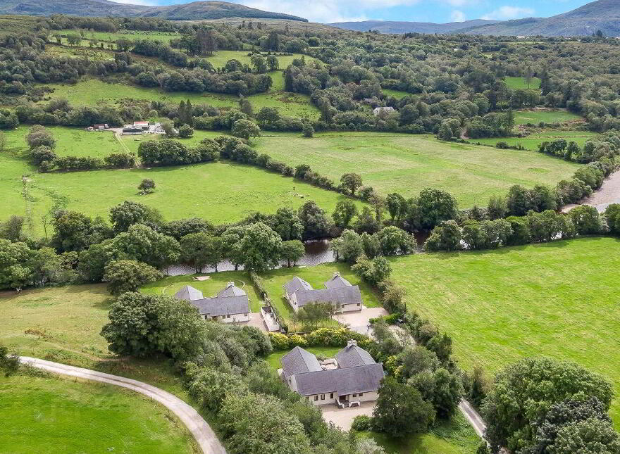 1 Cahir Lodges, Cahir, Tullig, V93W088