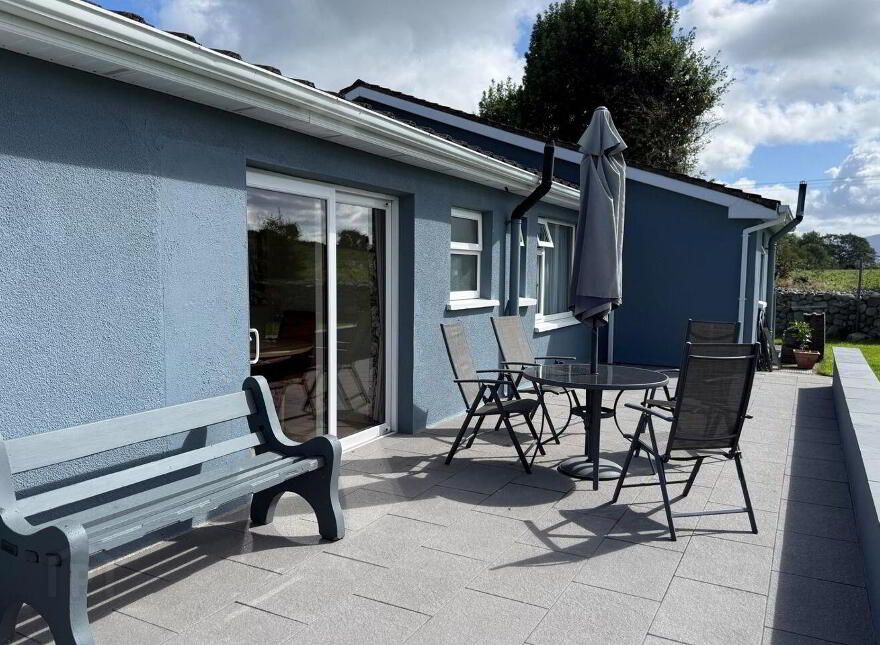 Coolgarriv, Tralee Road, Killarney, V93P6P0