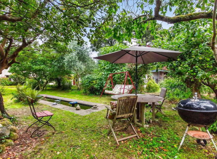 Rockview House ( Formerly Rockville House), Strandhill, F91R983
