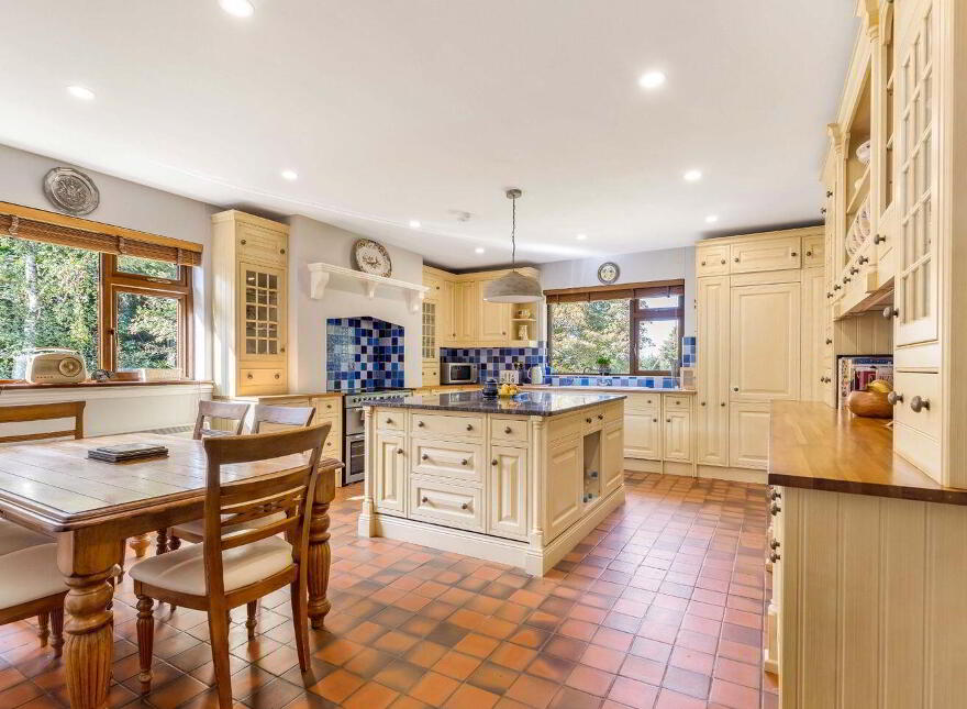 Belgree House, On Approx, 1.67 Hec (4, 12 Acres), Kilmartin Lane, Hollystown, D15W9R9