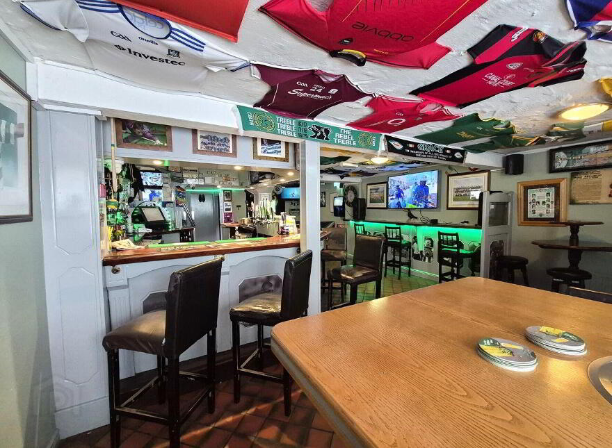 Residence & Licensed Premises, Altamount Street, Westport, F28T634