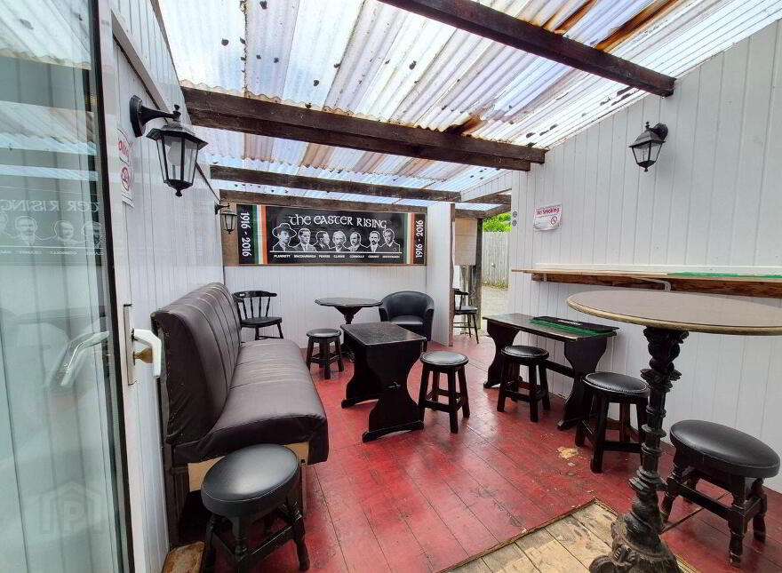 Residence & Licensed Premises, Altamount Street, Westport, F28T634