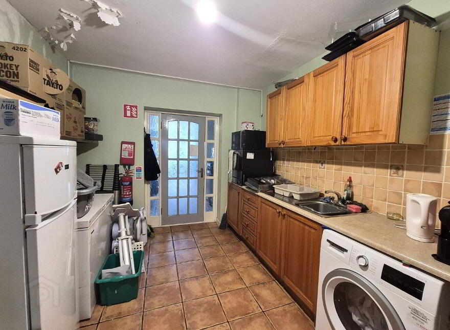 Residence & Licensed Premises, Altamount Street, Westport, F28T634