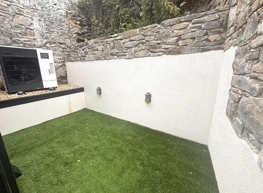 Lower Quay, Westport, F28ET93