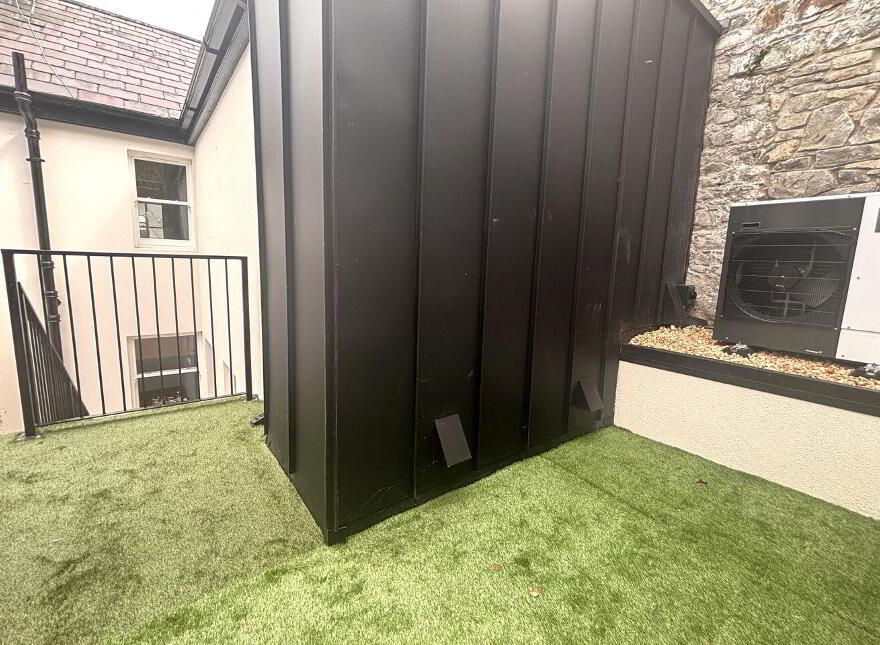 Lower Quay, Westport, F28ET93