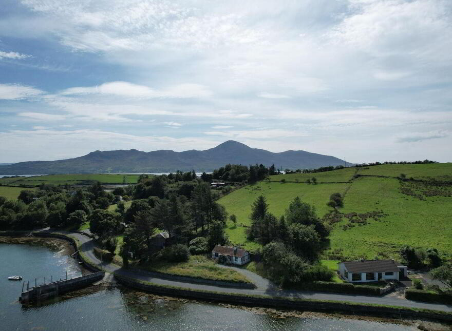 Rosmoney, Carraholly