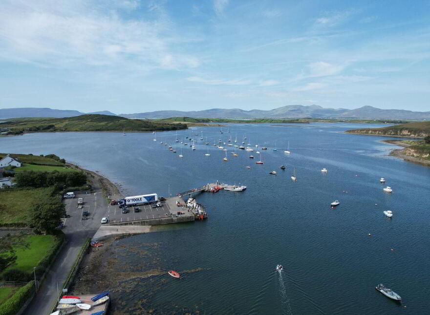 Rosmoney, Carraholly