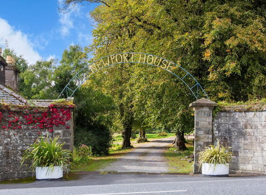 Newport House, Main Street, Newport, F28F243