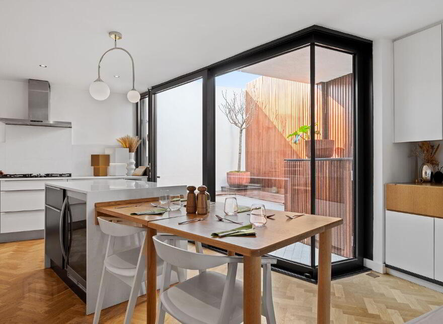 Seaflower Cottage, 10 Pigeon House Road, Ringsend, Ringsend, D04DX62