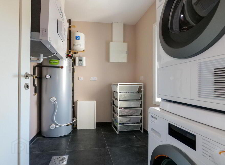 Dublin Road, Oranmore, H9103C9