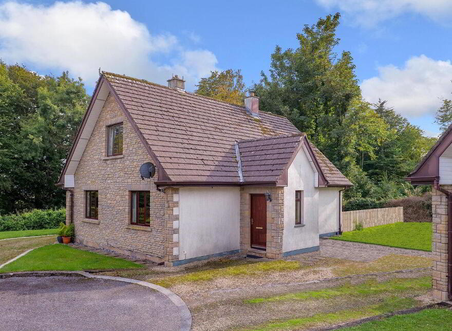 72a Renville Village, Oranmore, H91X0W2 photo