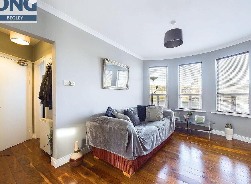 Apt, A St. Peters Port, Athlone, N37RT22
