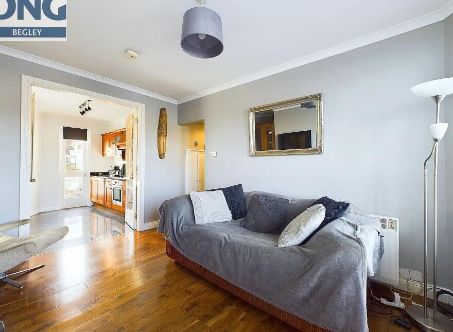 Apt, A St. Peters Port, Athlone, N37RT22
