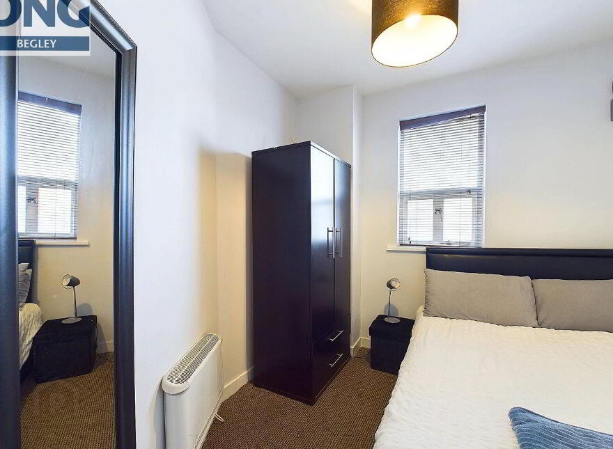 Apt, A St. Peters Port, Athlone, N37RT22