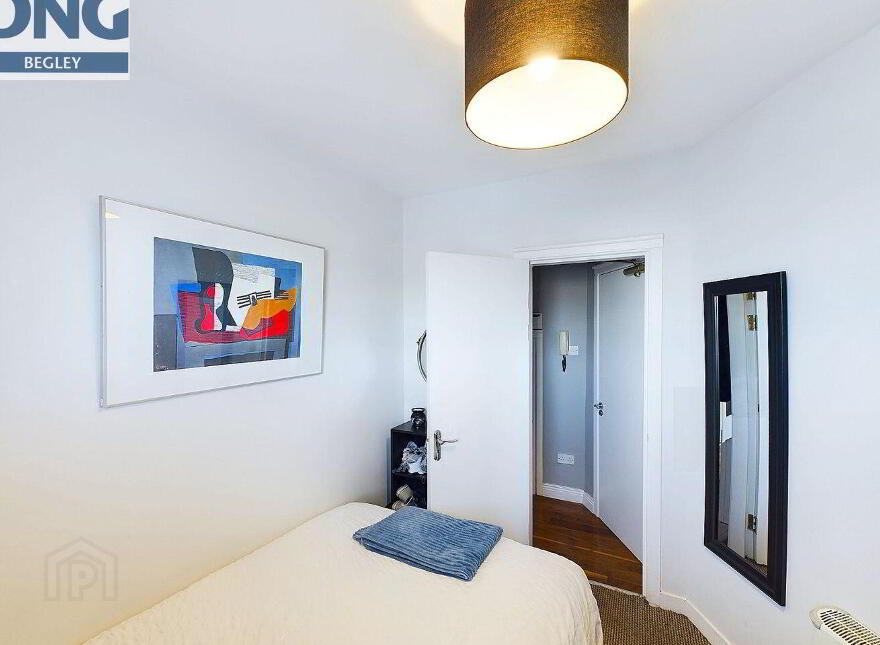 Apt, A St. Peters Port, Athlone, N37RT22