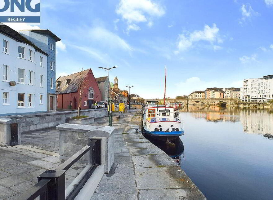 Apt, A St. Peters Port, Athlone, N37RT22