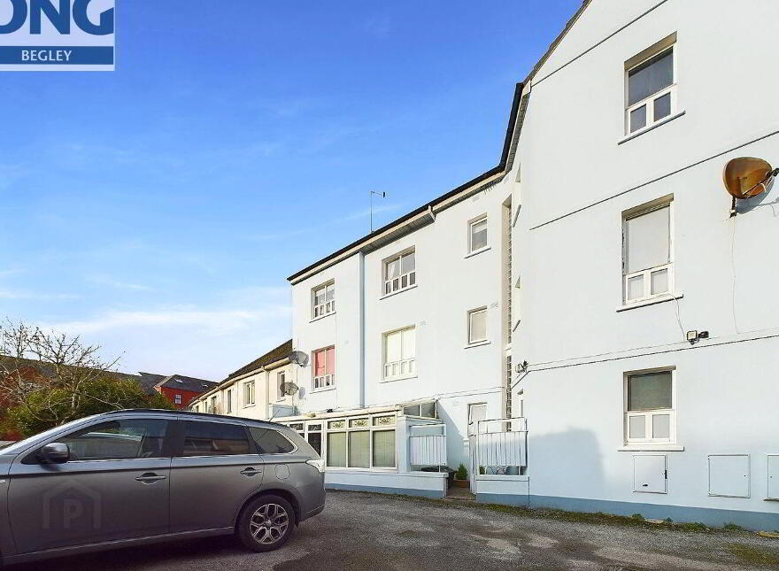 Apt, A St. Peters Port, Athlone, N37RT22