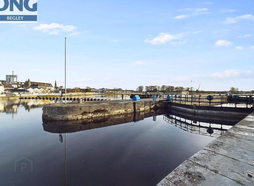 Apt, A St. Peters Port, Athlone, N37RT22