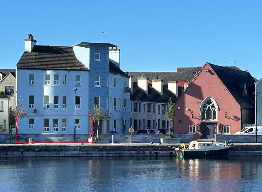 Apt, A St. Peters Port, Athlone, N37RT22
