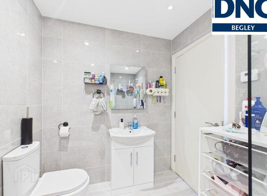 4 Apartments, Church Inn, Moate, N37HY04