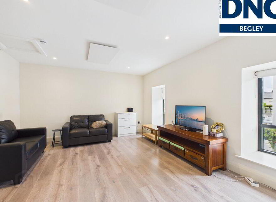4 Apartments, Church Inn, Moate, N37HY04