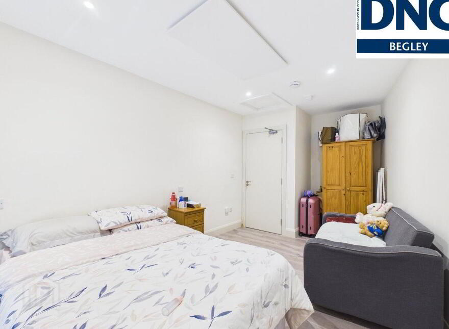4 Apartments, Church Inn, Moate, N37HY04