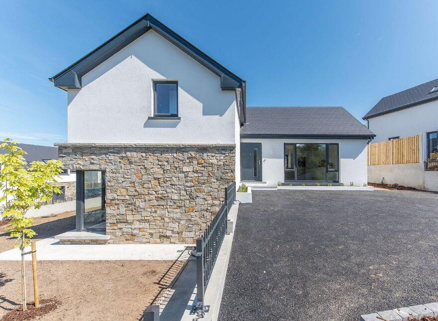 4 An Pairc Mor, Castlegar, Castlegar, H91858K