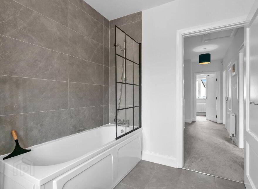 92 Oak Glade, Blessington Road, Naas, W91WP4V