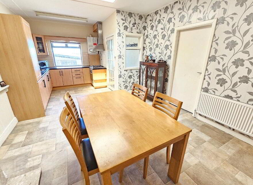 Main Street, Lahinch, V95K6AC