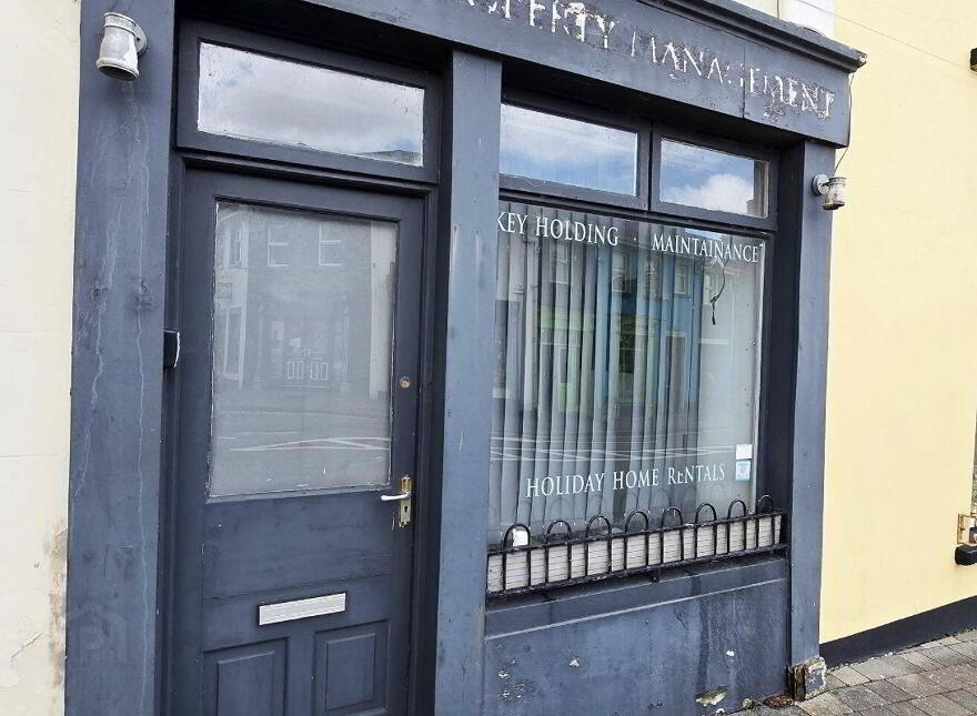 Main Street, Lahinch, V95K6AC