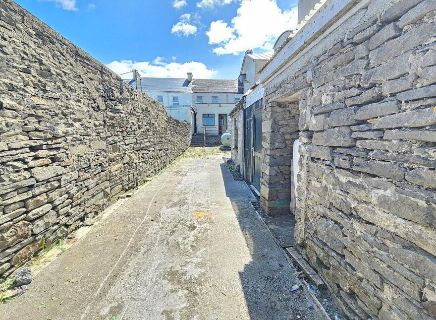 Main Street, Lahinch, V95K6AC