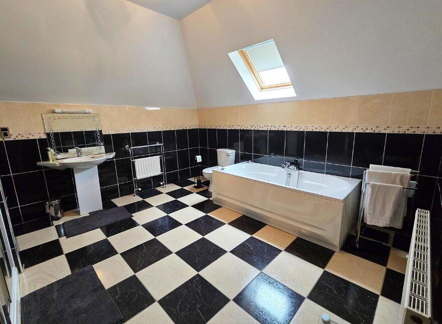 Lakil House, Kilaspuglinane, Lahinch, V95H928