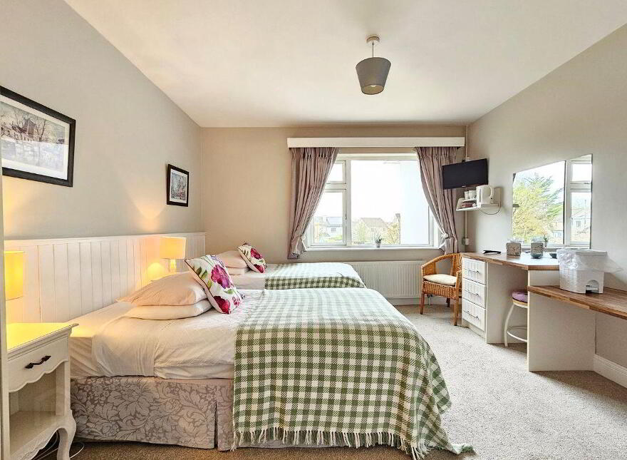 Glenomra House, Limerick Road, Ennis, V95X853