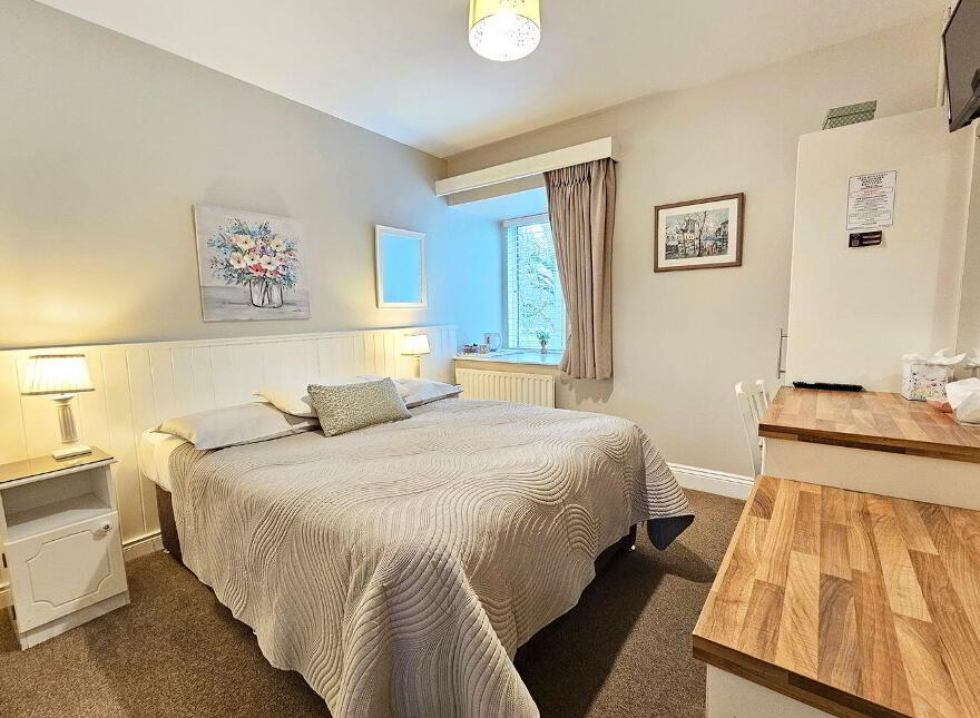 Glenomra House, Limerick Road, Ennis, V95X853