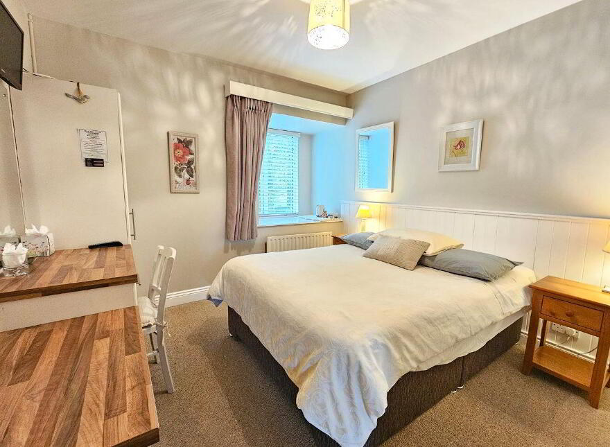 Glenomra House, Limerick Road, Ennis, V95X853