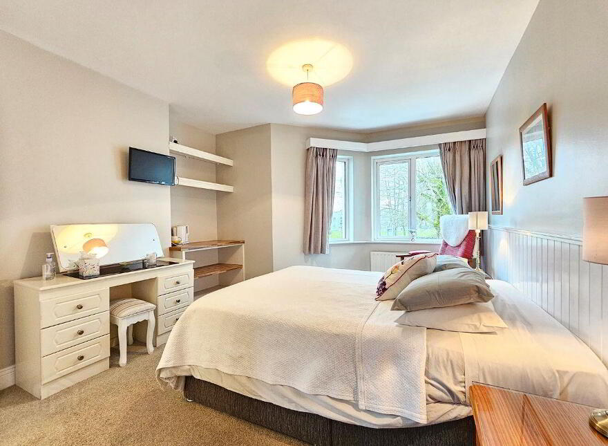 Glenomra House, Limerick Road, Ennis, V95X853