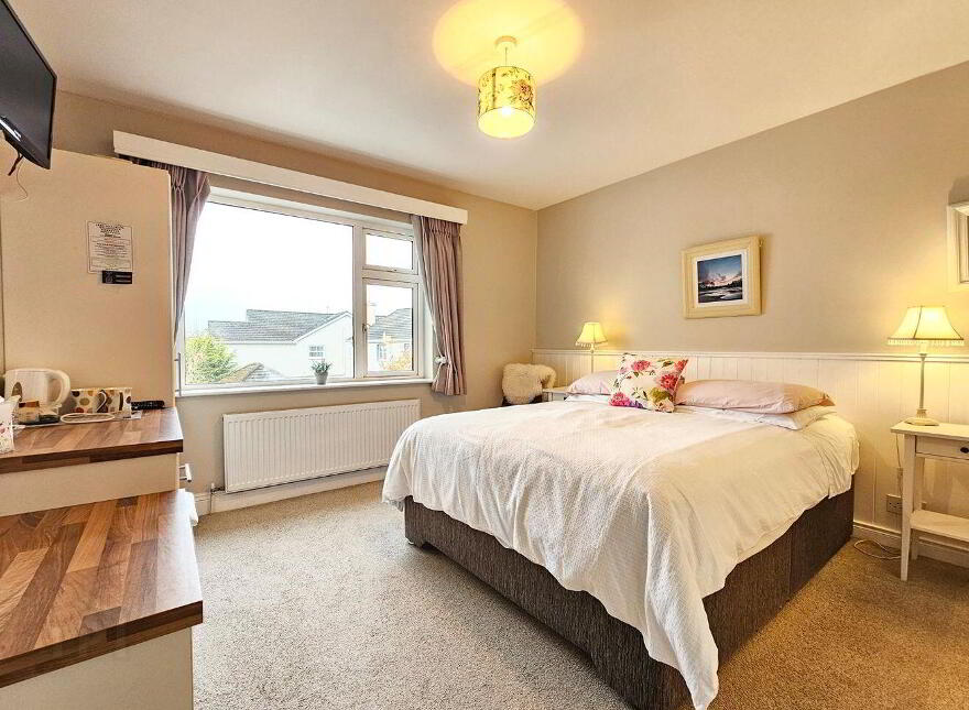 Glenomra House, Limerick Road, Ennis, V95X853