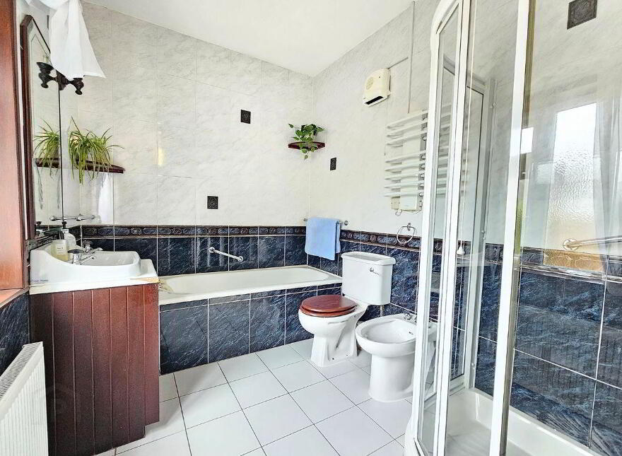 Loughville, Lahinch Road, Ennis, V95P2D8