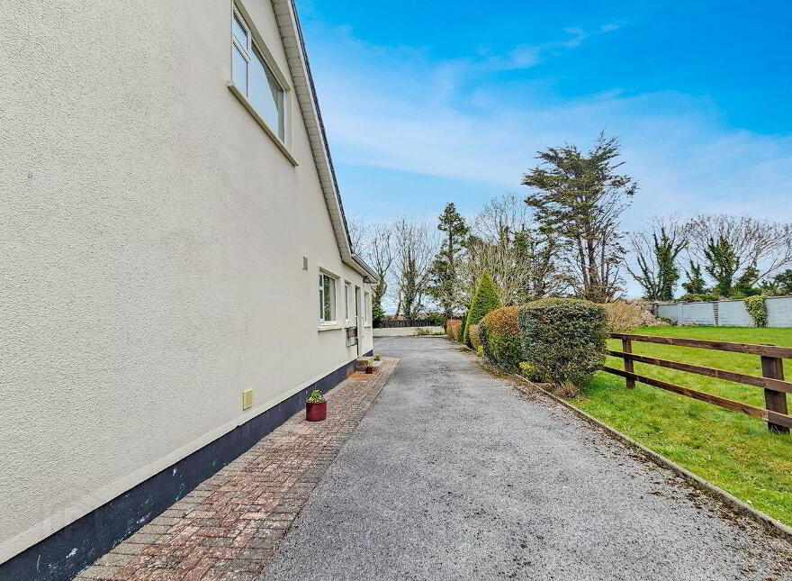 Loughville, Lahinch Road, Ennis, V95P2D8