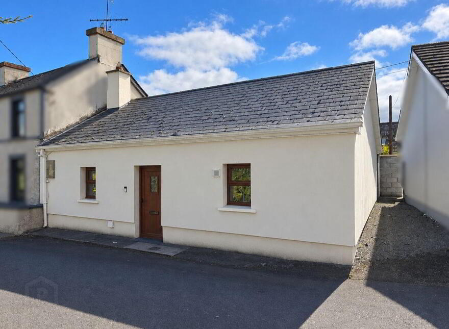 Courtneys Cottage, Bluepool Upper, Kanturk, P51H6K3 photo