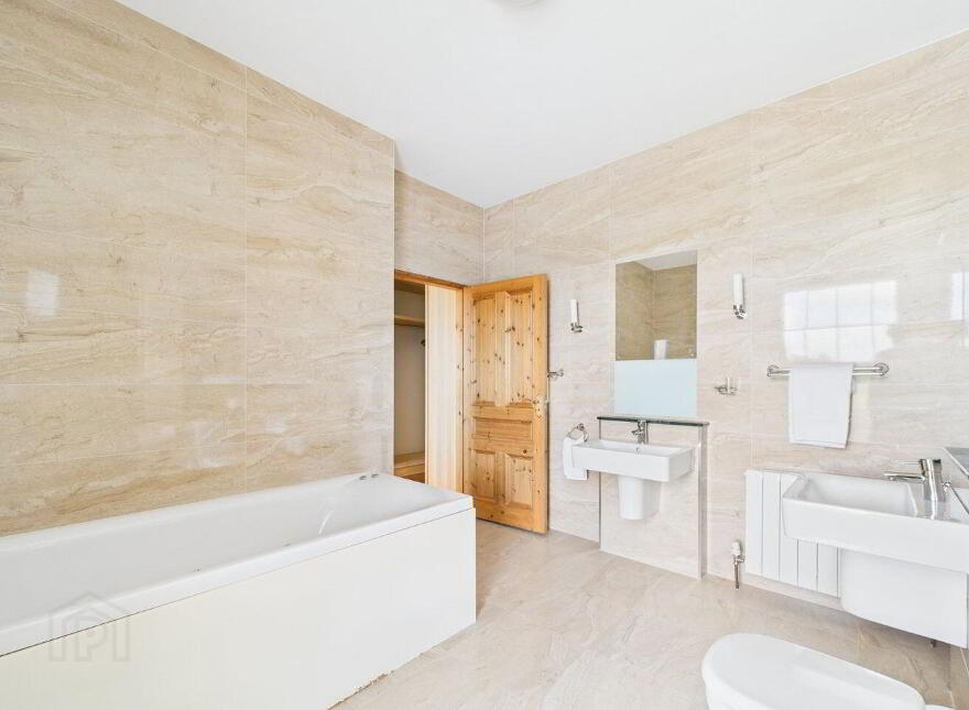 Cloverfield House, Muckross Rd, Killarney, V93R9C6
