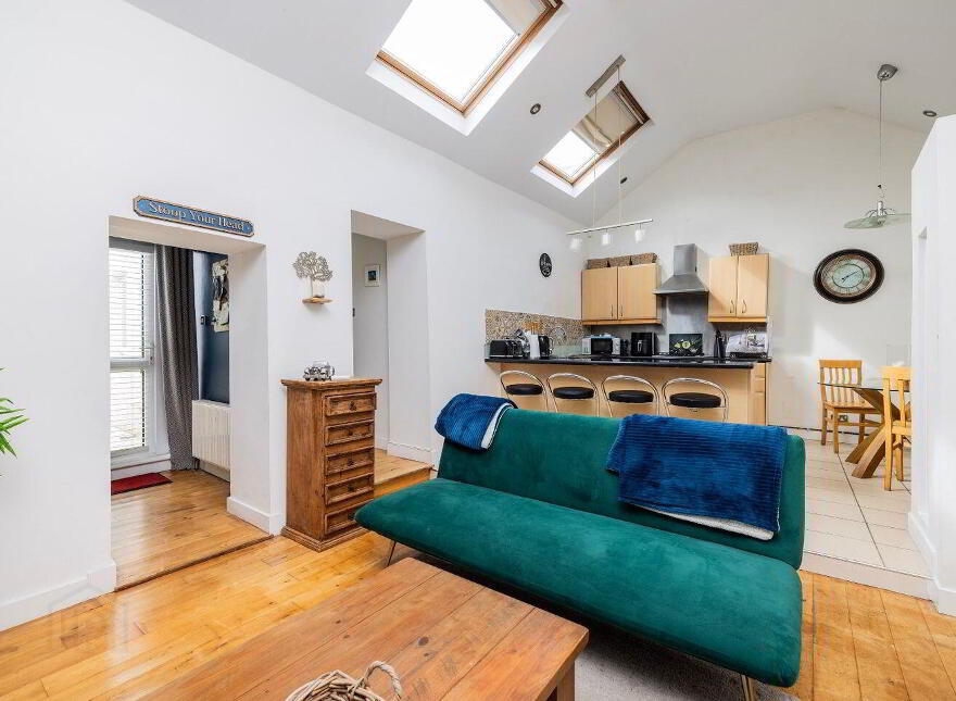 Hazel Cottage, 6 The Square, Skerries, K34RK27